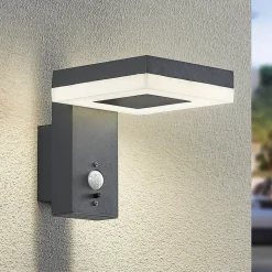 Lindby Laira udendørs LED-solcellelampe, 15,5 cm