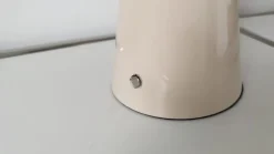 Lindby LED genopladelig bordlampe Nevijo, beige, Ø20cm, USB, dæmper