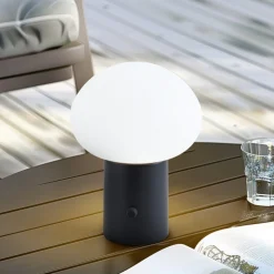 Lindby LED genopladelig bordlampe Zelie, sort, aluminium, IP44