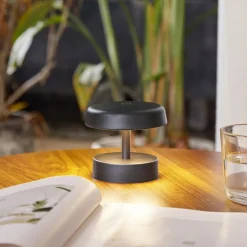 Lindby LED genopladelig bordlampe Nalani, 10 cm høj, IP44, dæmpbar