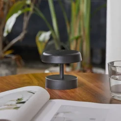 Lindby LED genopladelig bordlampe Nalani, 10 cm høj, IP44, dæmpbar