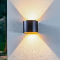 Lindby LED udendørs væglampe Nivar, rund, sort/guld, IP54