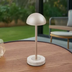 Lindby LED-batteridrevet bordlampe Pippin, guld/travertin, IP44