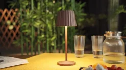 Lindby LED-batteridrevet bordlampe Esali, rustbrun, IP65