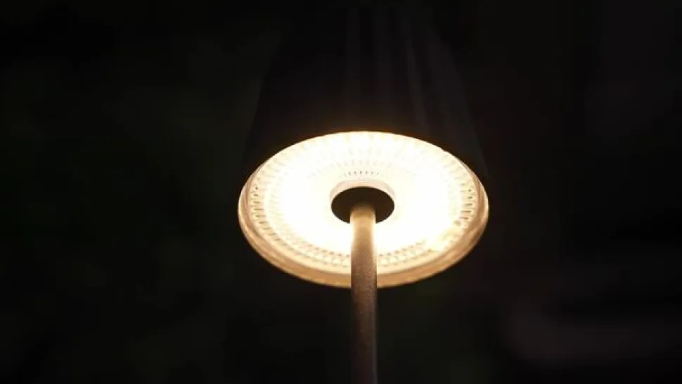 Lindby LED-batteridrevet bordlampe Esali, sort, metal, IP65