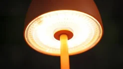 Lindby LED-bordlampe Arietty, orange, dæmpbar, IP65