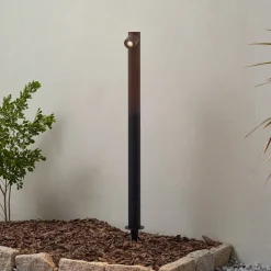 Lindby LED-gadelampe Luzian, højde 80 cm, sort, jordspyd