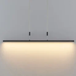 Lindby LED-hængelampe Arneja, sort, CCT, højdejusterbar