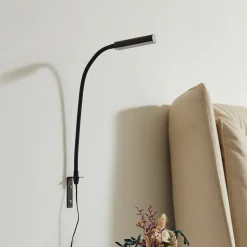 Lindby LED-læselampe Flexola, sort, kantet, stik