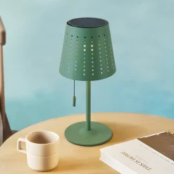 Lindby LED-solcellebordlampe Hilario, grøn, jern, genopladeligt batteri