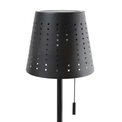 Lindby LED-solcellegulvlampe Hilario, sort, jern, genopladeligt batteri