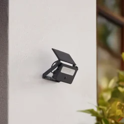 Lindby LED-solcellelampe til vægmontering Rikard, sort, stål