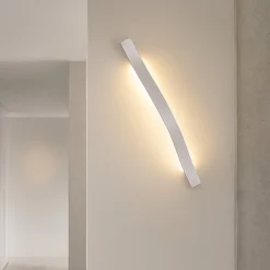Lindby LED-væglampe Alvon, sølv, højde 50 cm, metal