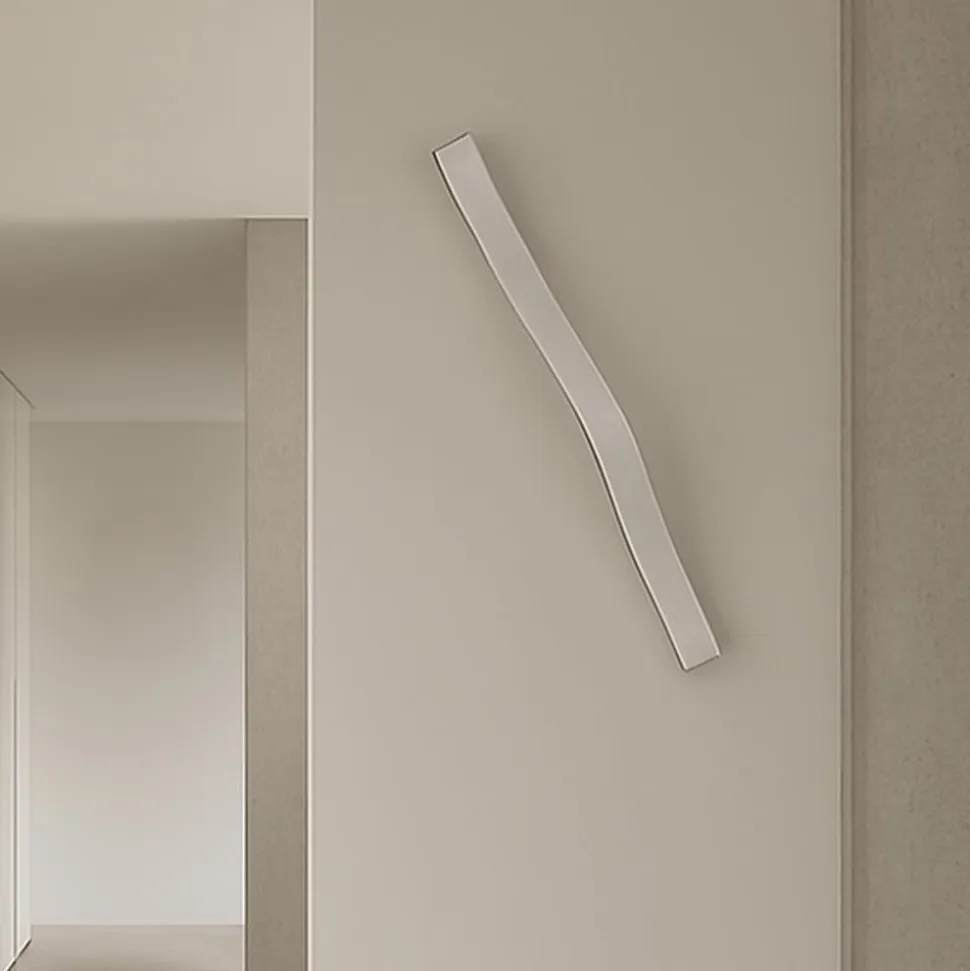 Lindby LED-væglampe Alvon, sølv, højde 50 cm, metal