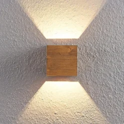 Lindby LED-væglampe Benicio, 11 cm, kantet, træ