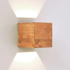 Lindby LED-væglampe Benicio, 11 cm, kantet, træ