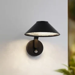 Lindby LED-væglampe Capelo, sort, metal, sensor, Ø20cm