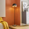 Lindby Lonnaris gulvlampe med rattan, sort