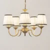 Lindby lysekrone Lumiel, 5-lys, creme/messing, tekstil