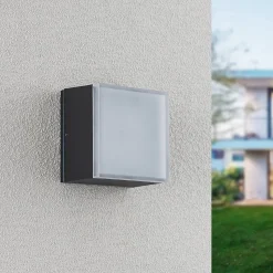 Lindby Mathea udendørs LED-loftlampe, kantet