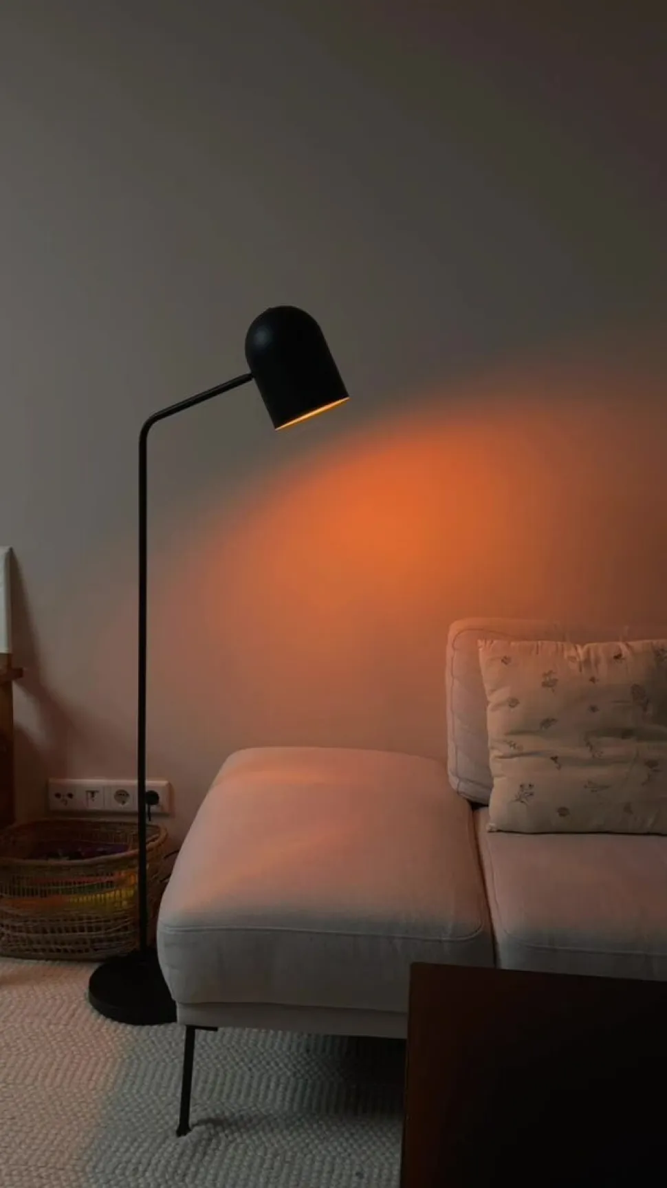 Lindby Morik gulvlampe, 1 lyskilde, sort/guld, metal