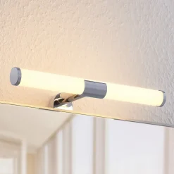 Lindby Naili LED-spejllampe, krom