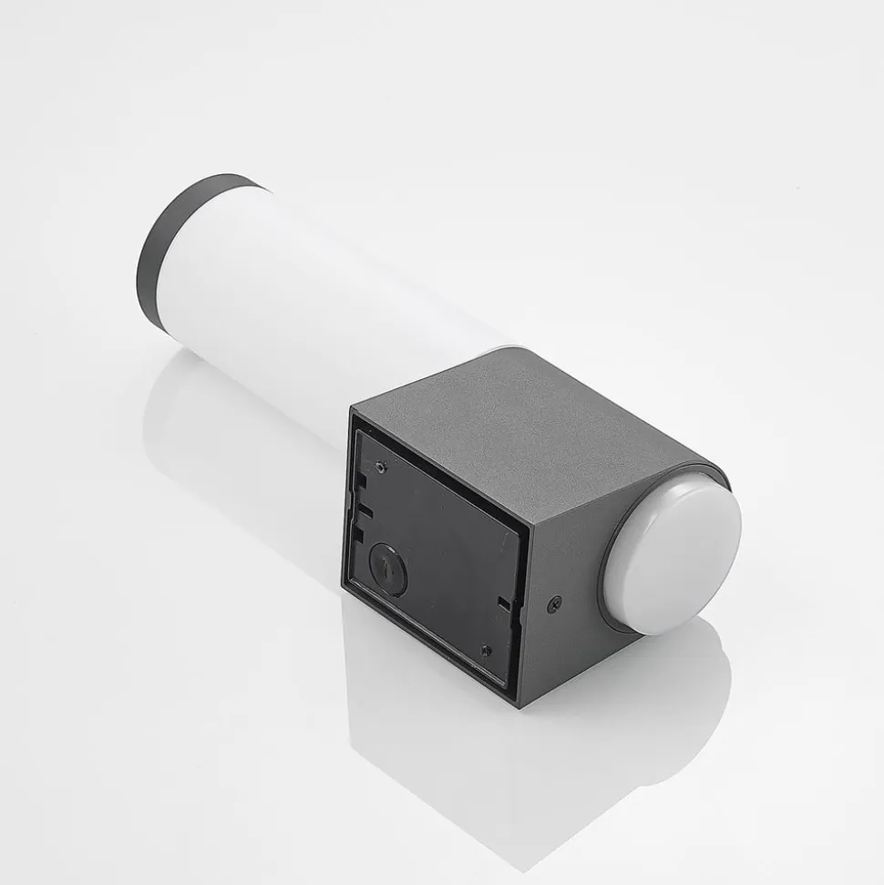 Lindby Okari udendørs væglampe med sensor, lige