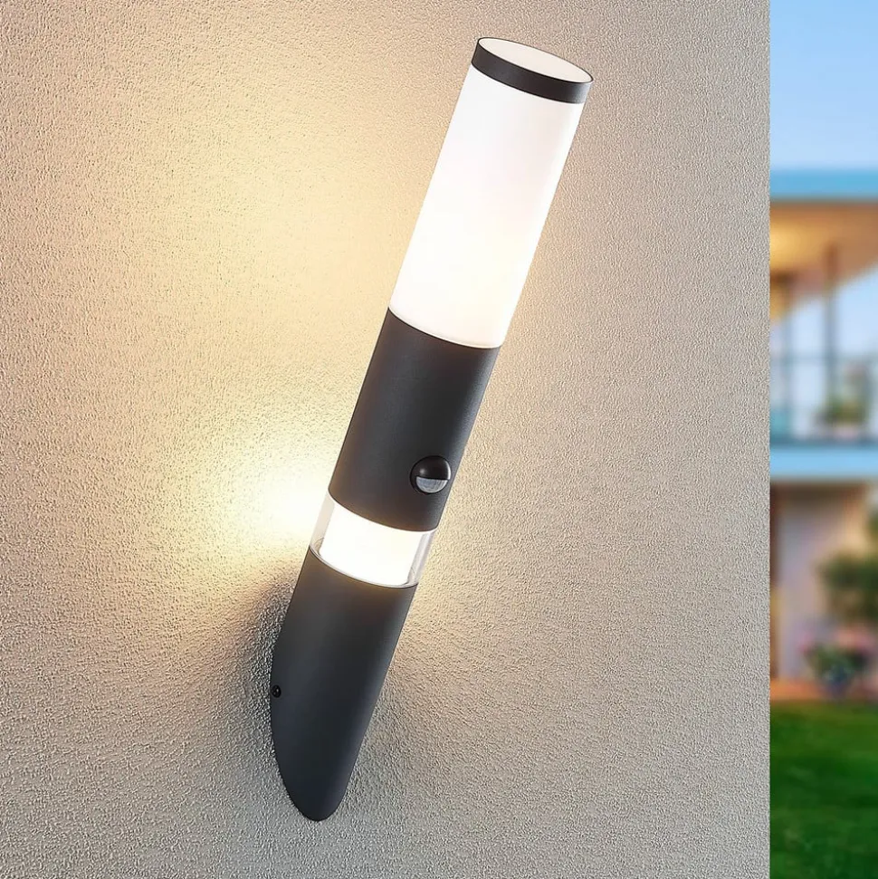 Lindby Okari udendørs væglampe med sensor fakkel