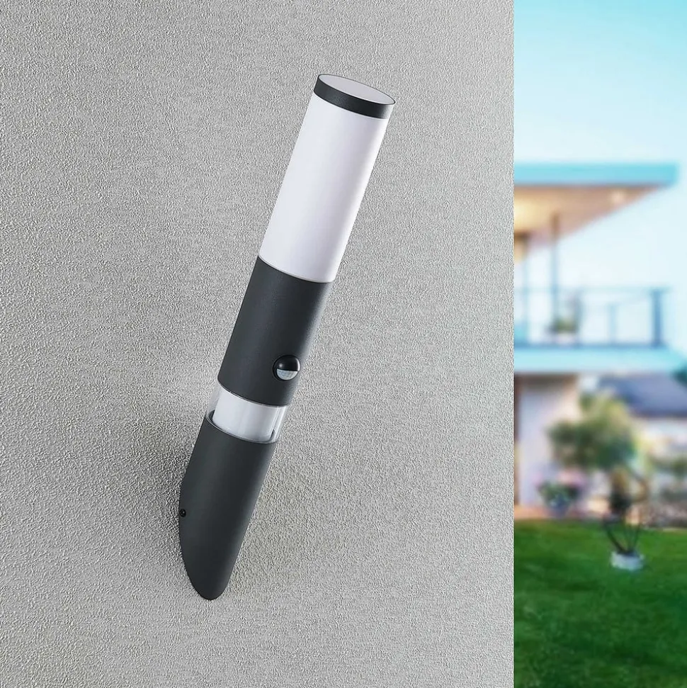 Lindby Okari udendørs væglampe med sensor fakkel