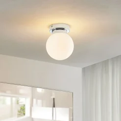 Lindby Tavino loftslampe, sfærisk skærm, krom