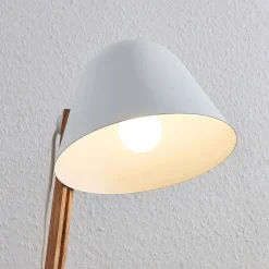 Lindby Tetja gulvlampe med træstang, hvid