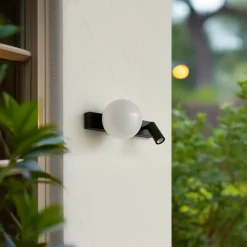 Lindby udendørs LED-væglampe Larcie, 35 cm, 2 lyskilder, aluminium, sensor