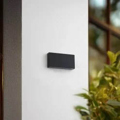Lindby udendørs LED-væglampe Jarte, sort, metal, 17 cm, IP54
