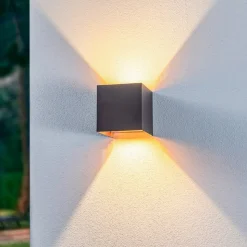 Lindby udendørs LED-væglampe Nivar, kantet, sort/guld, IP54