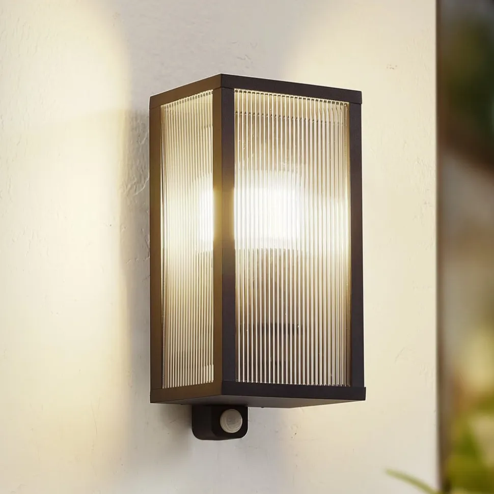 Lindby udendørs væglampe Peldar, sensor, riflet, IP44, E27
