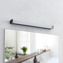 Lindby Ulisan LED-væglampe til bad, kantet 58,8 cm