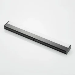 Lindby Ulisan LED-væglampe til bad, kantet 58,8 cm