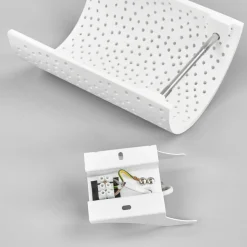 Lindby væglampe Jiru, højde 23 cm, hvid, halvcirkelformet, gips