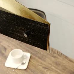 Lio sort LED-hængelampe med gulddekor