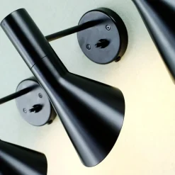 Louis Poulsen AJ - væglampe, sort