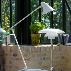 Louis Poulsen NJP bordlampe, fod, 3.000 K mørkegrå