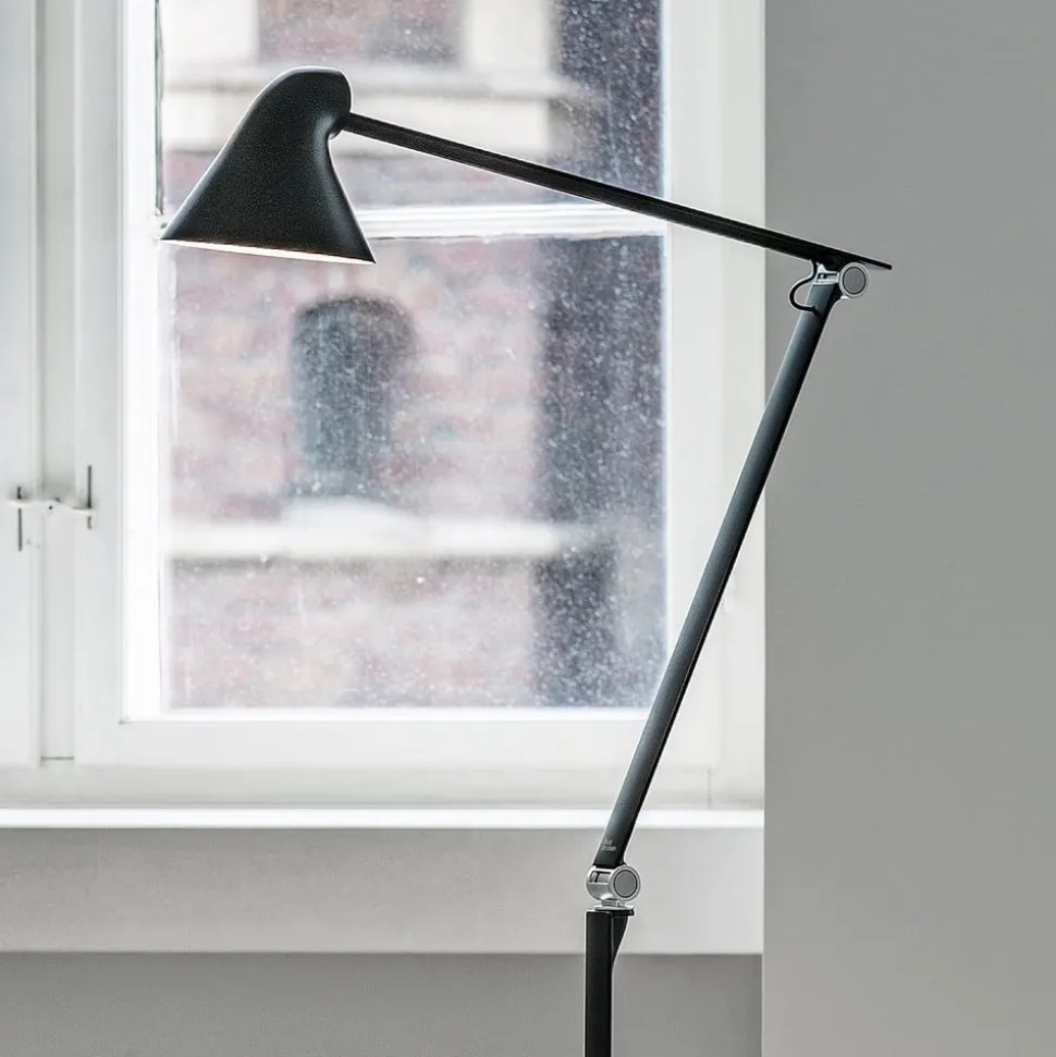 Louis Poulsen NJP LED-gulvlampe 2.700 K, sort