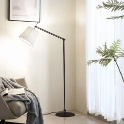 Lucande gulvlampe Caelia, sort, tekstil, justerbar