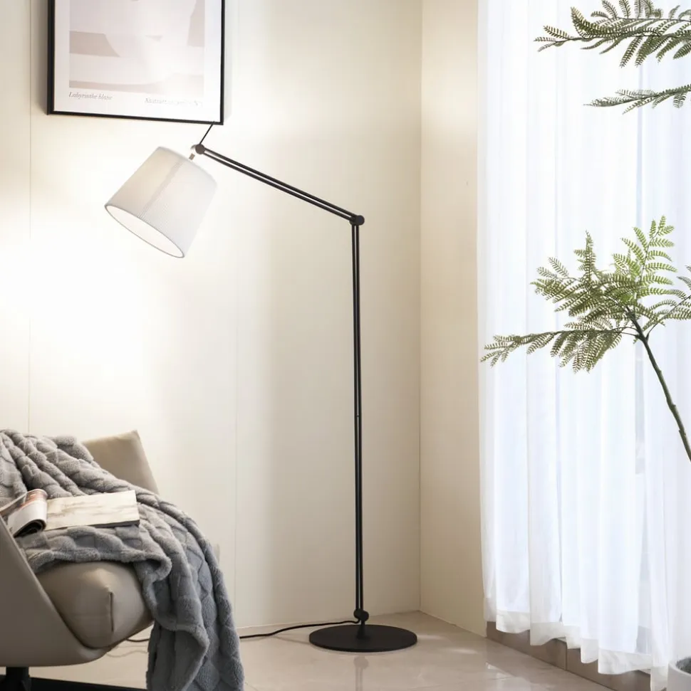 Lucande gulvlampe Caelia, sort, tekstil, justerbar