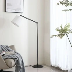 Lucande gulvlampe Caelia, sort, tekstil, justerbar