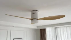 Lucande LED-loftventilator Kayu, hvid/træ, DC, 132 cm
