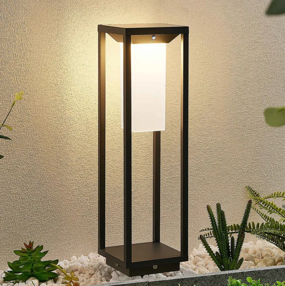 Lucande LED-solcellelampe Eliel, højde 50 cm, sort