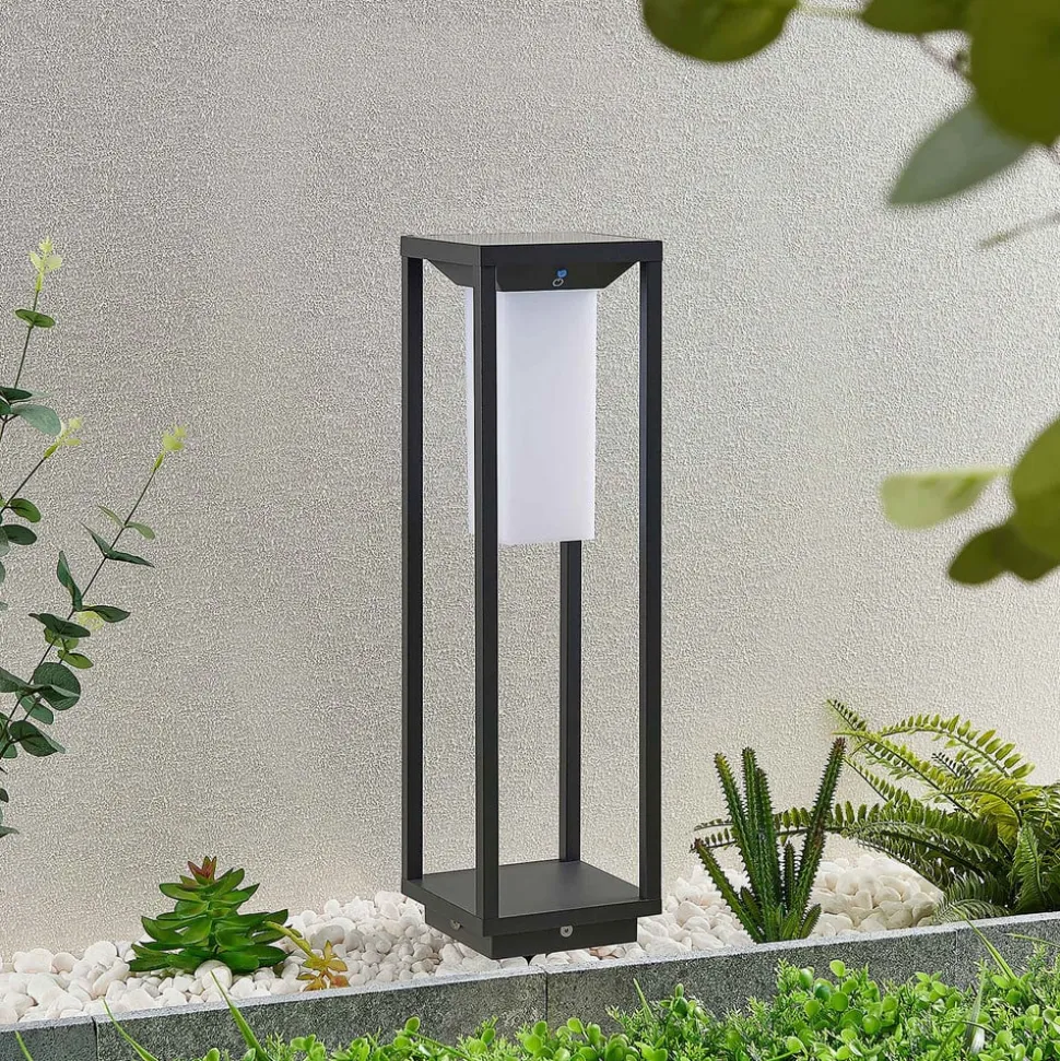 Lucande LED-solcellelampe Eliel, højde 50 cm, sort