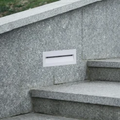 Lucande LED-vægindbygningslampe Loya, 23 x 8 cm, hvid, IP54