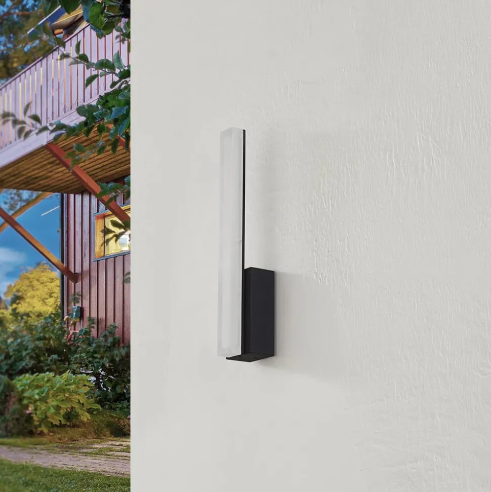 Lucande LED-væglampe Lisana, lodret, IP44